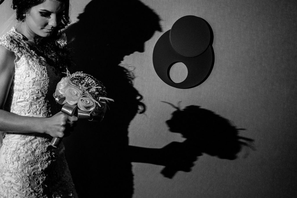 Fotografia de casamento registrada de maneira artística e espontânea. A história do dia mais especial da sua vida pela fotógrafa premiada Claudia Ruiz.