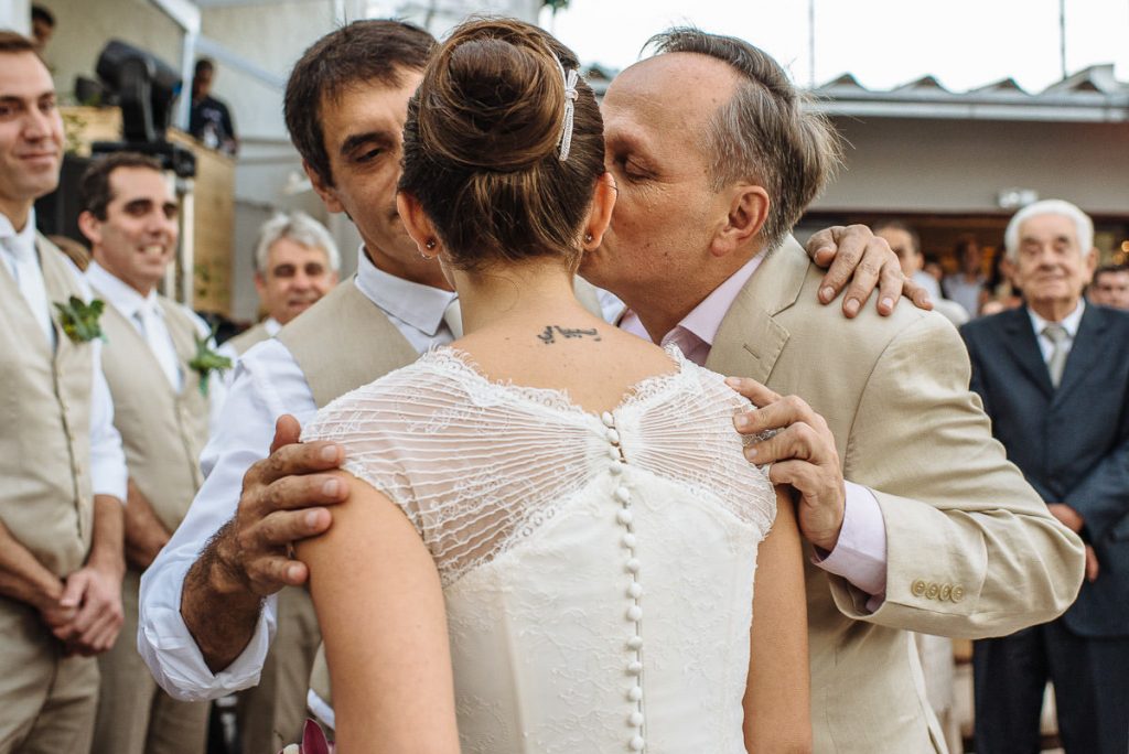 Fotografia de casamento registrada de maneira artística e espontânea. A história do dia mais especial da sua vida pela fotógrafa premiada Claudia Ruiz.