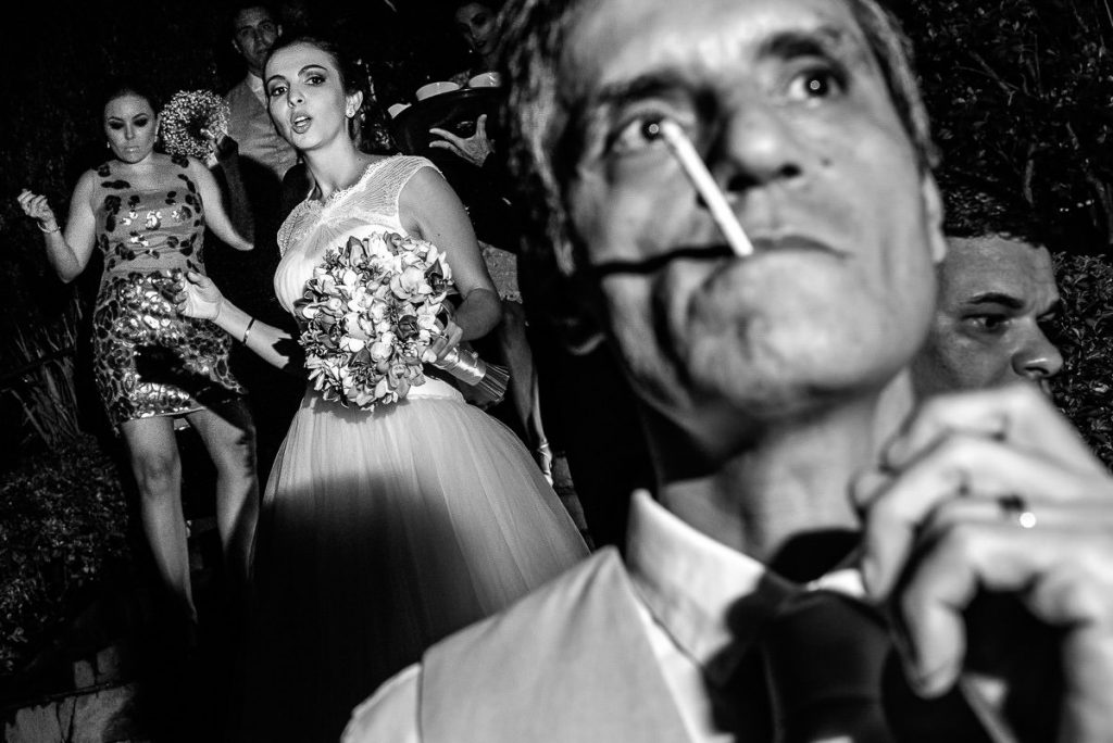 Fotografia de casamento registrada de maneira artística e espontânea. A história do dia mais especial da sua vida pela fotógrafa premiada Claudia Ruiz.