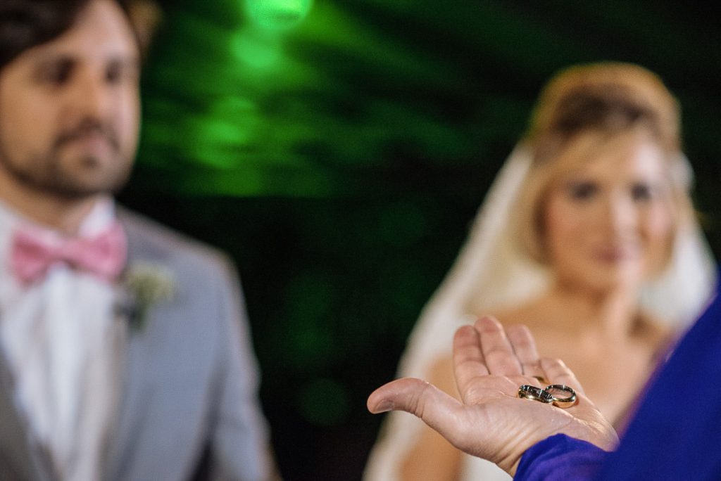 Fotografia de casamento registrada de maneira artística e espontânea. A história do dia mais especial da sua vida pela fotógrafa premiada Claudia Ruiz.