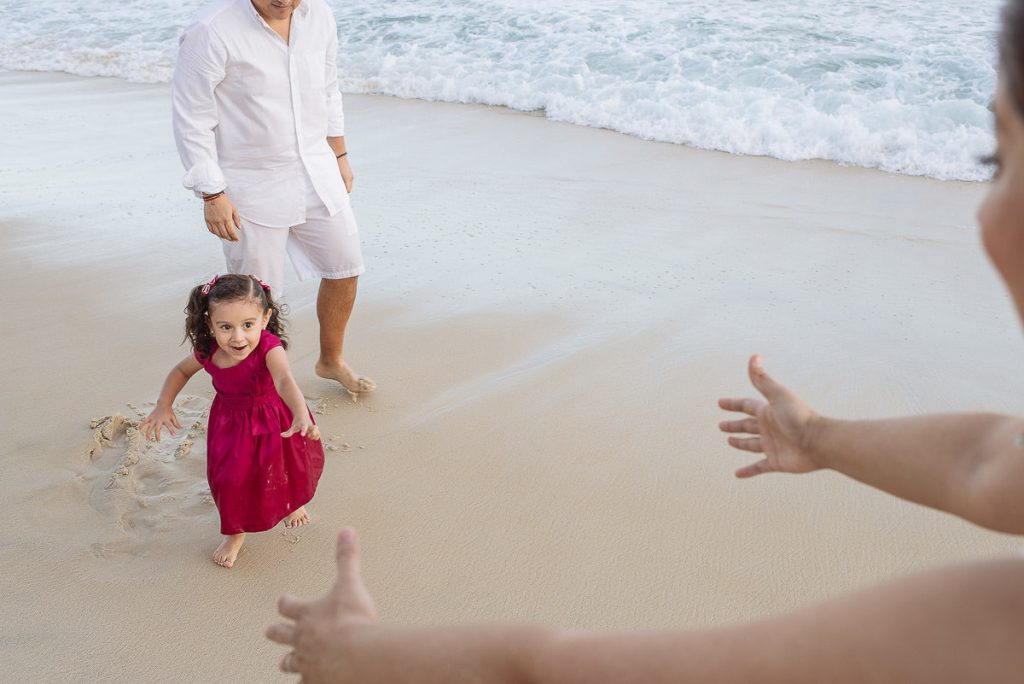 Ensaios de família e gestante registrados pela fotógrafa premiada de família e casamento Claudia Ruiz. Fotografias documentais e no estilo lifestyle.