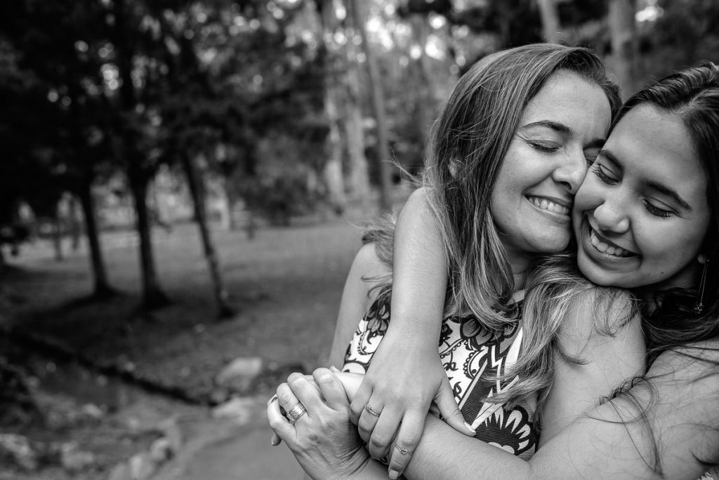 Ensaios de família e gestante registrados pela fotógrafa premiada de família e casamento Claudia Ruiz. Fotografias documentais e no estilo lifestyle.