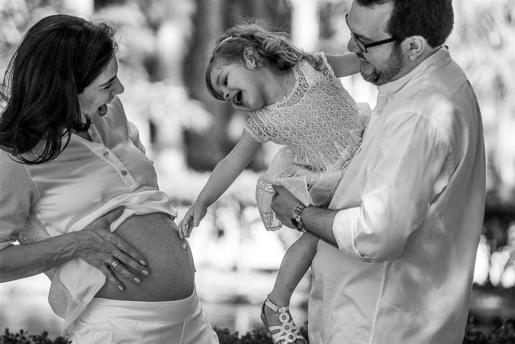 Ensaios de família e gestante registrados pela fotógrafa premiada de família e casamento Claudia Ruiz. Fotografias documentais e no estilo lifestyle.