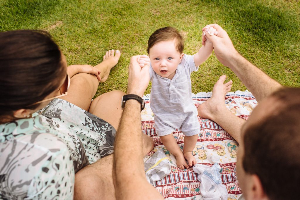 Ensaios de família e gestante registrados pela fotógrafa premiada de família e casamento Claudia Ruiz. Fotografias documentais e no estilo lifestyle.