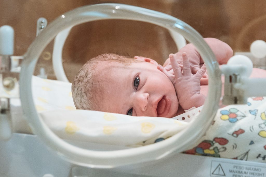 Fotografia de parto documental registrado pela premiada fotógrafa Claudia Ruiz. A história do dia mais importante da sua vida traduzida em imagens.